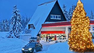 Tankstelle Weihnachtsbaum Montage !!!!! 16:9 !!!!!