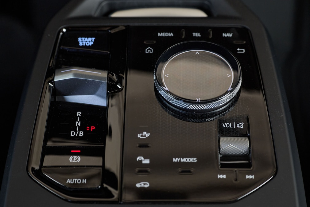 BMW iX xDrive45