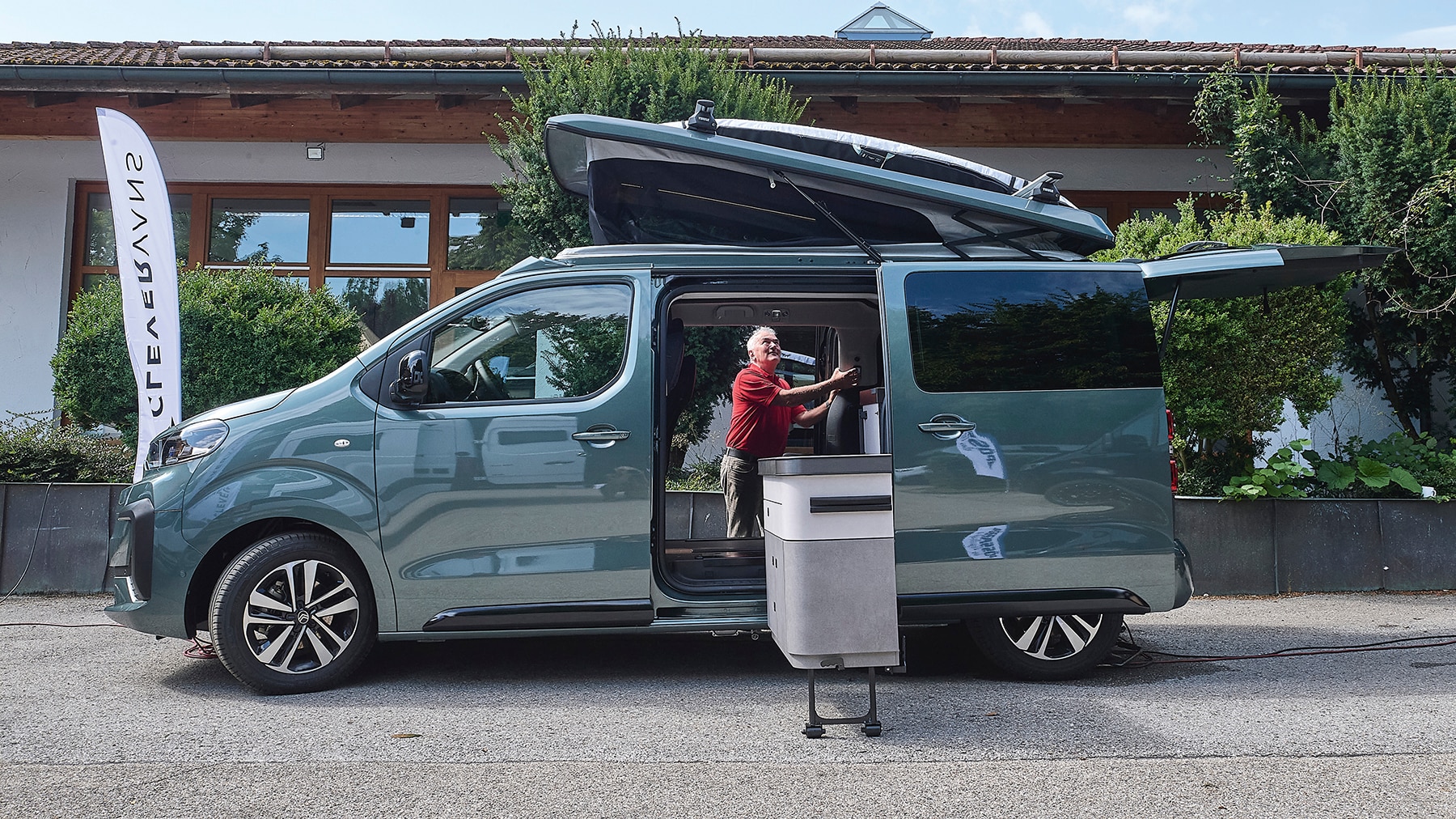 Drinnen-oder-drau-en-Neue-Schwenkk-che-f-r-den-Campster