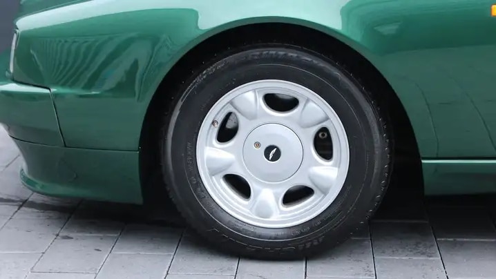 Dieser-exotische-Oldtimer-ist-quasi-ein-Neuwagen-