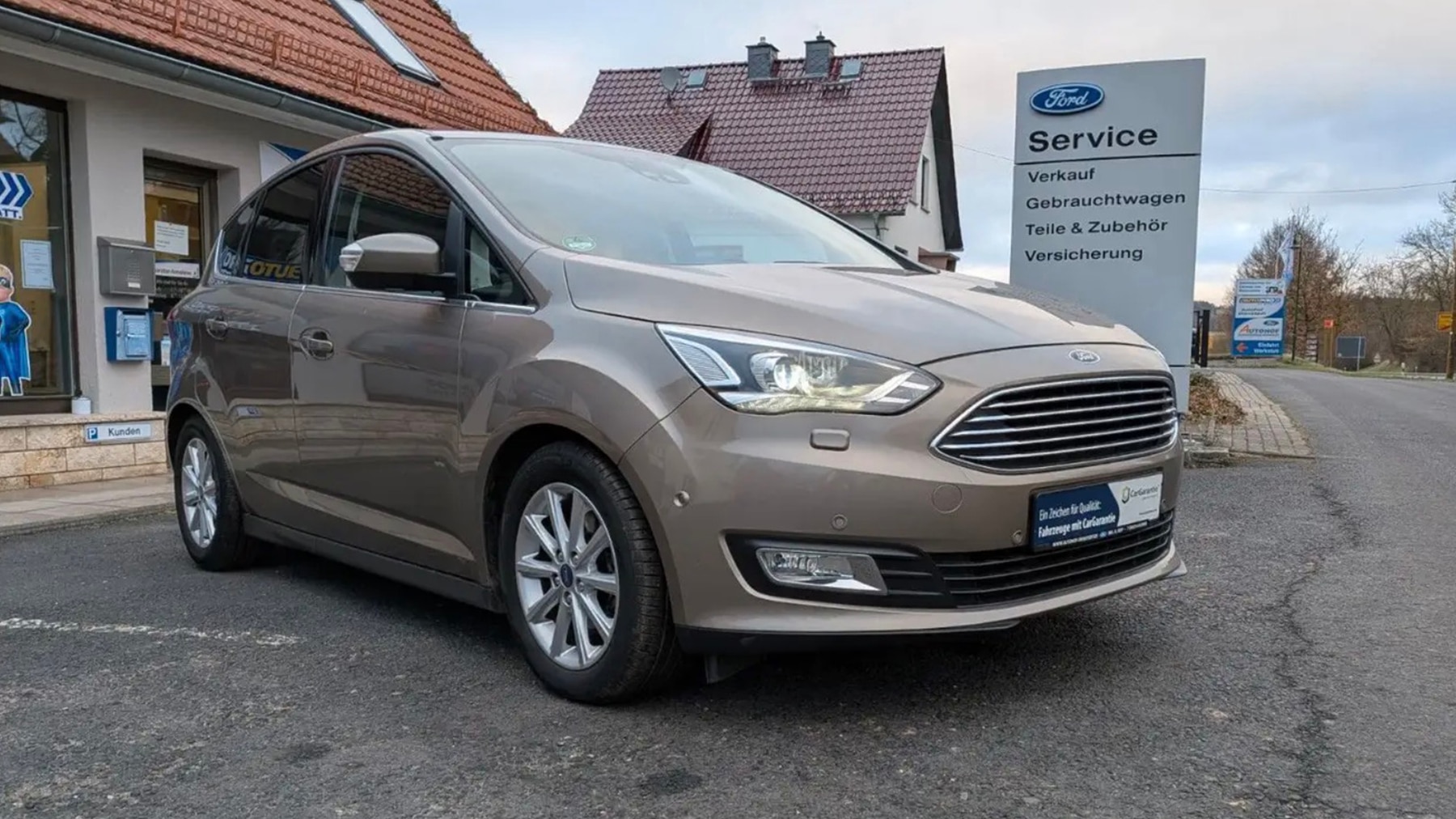 Familienvan-f-r-15-490-Euro-im-Angebot