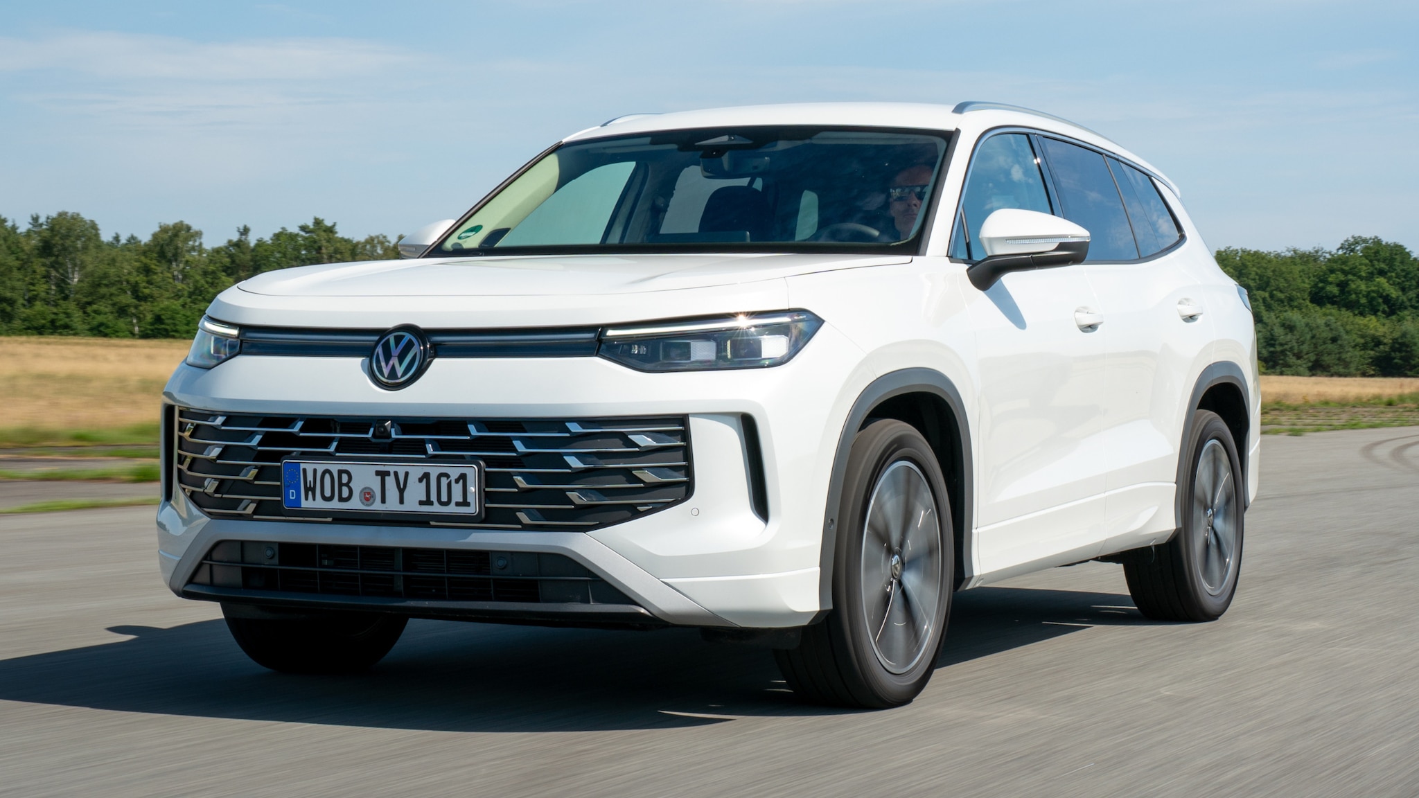 Viel-Ausstattung-dank-R-Line-neuer-VW-Tayron-im-Leasing