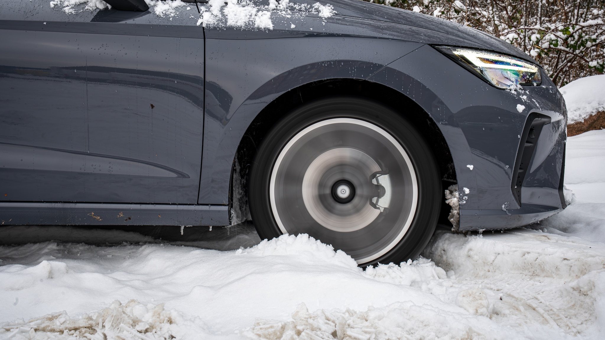 Warum-Sommerreifen-auf-Schnee-versagen-und-was-jetzt-droht