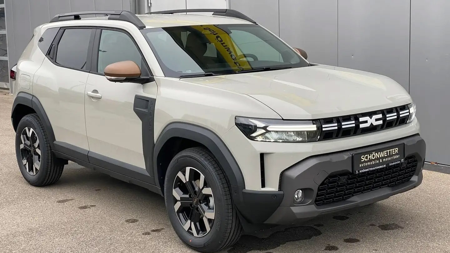 Vorf-hr-Duster-mit-wenig-Kilometern-und-Winter-Paket-im-Angebot