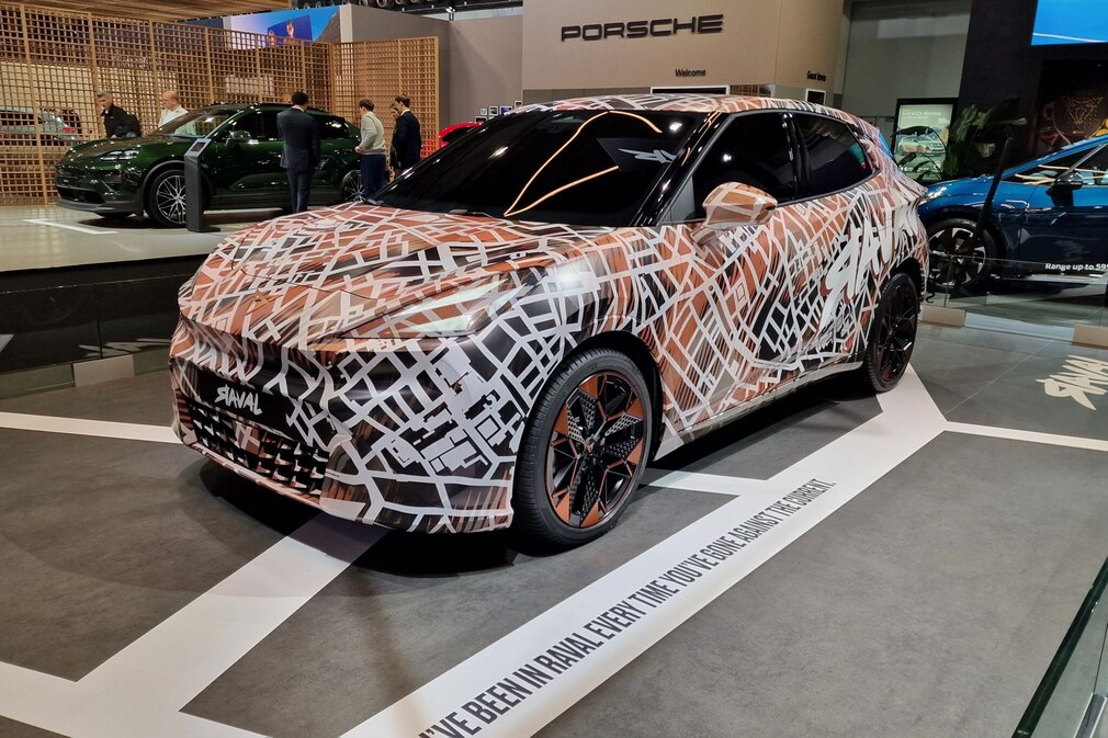 Cupra Raval in Tarnfolierung