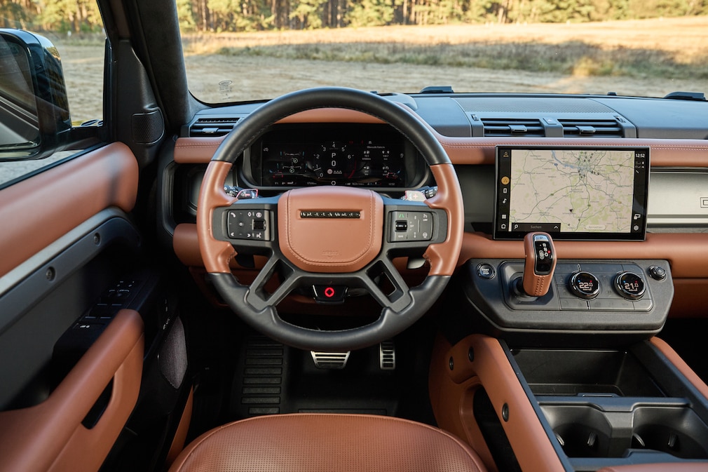 Land Rover Defender P635 Octa
