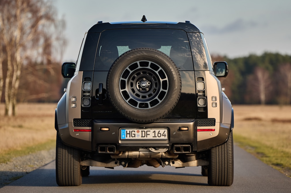 Land Rover Defender P635 Octa