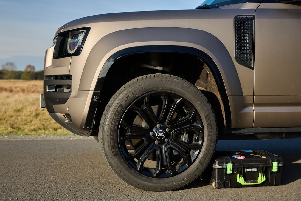 Land Rover Defender P635 Octa