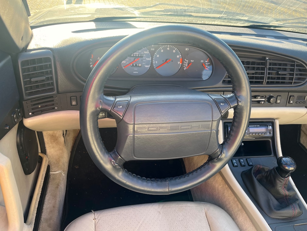 Porsche 944 S2 Cabrio, Cockpit rund ums Lenkrad