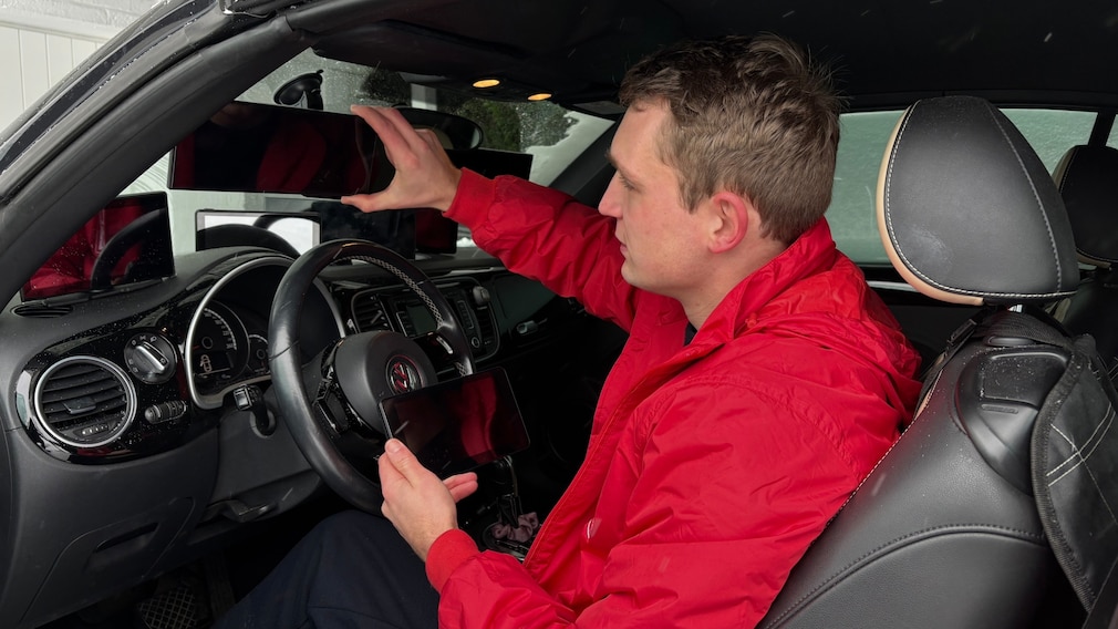 Aufmacherbild des Carplay Screen-Tests mit Tester