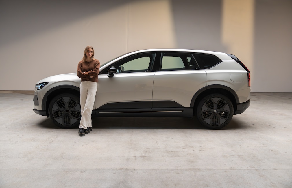 Volvo EX60 Cross Country