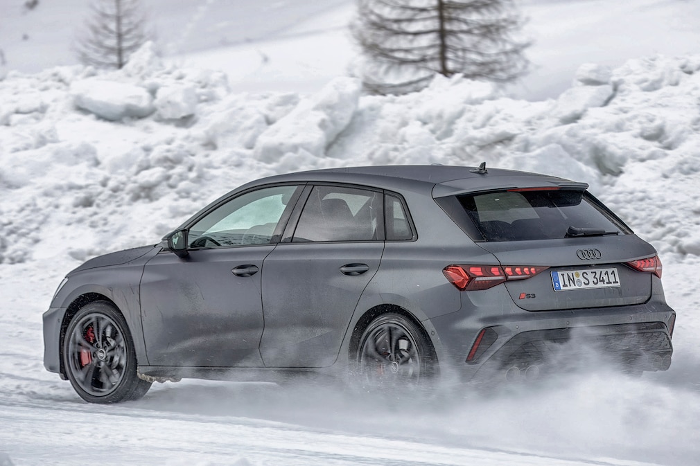 VW Golf R und Audi S3 im Wintervergleich