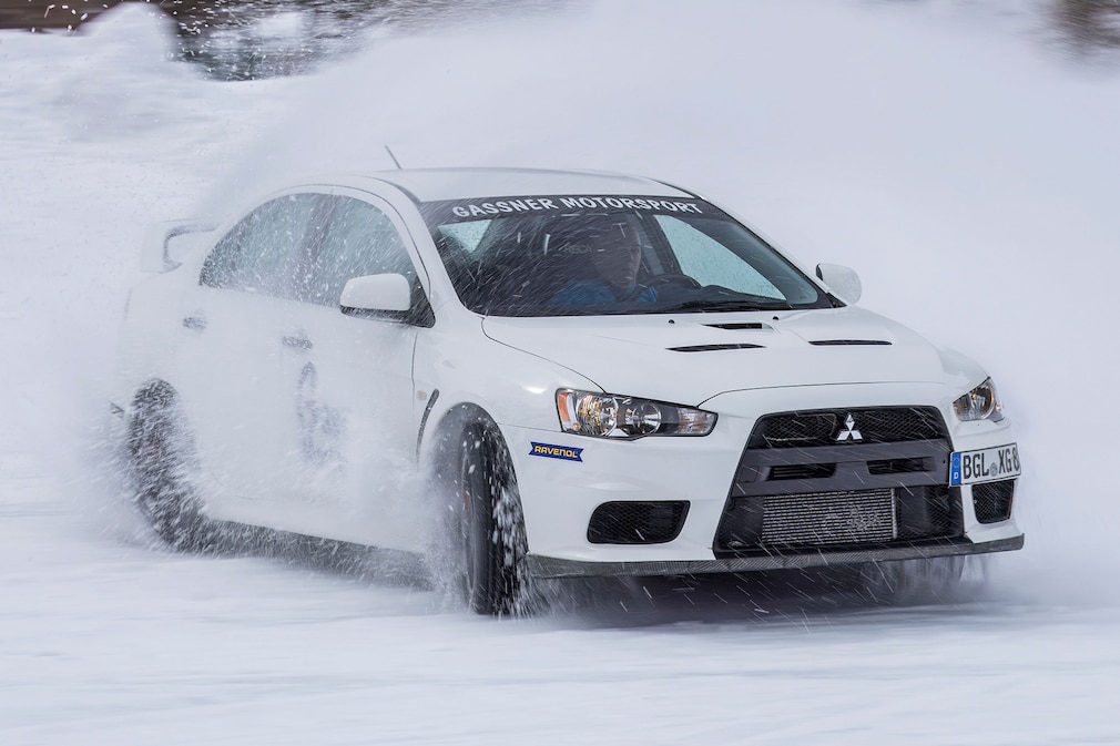 Mitsubishi Lancer Evo X vs. Toyota GR Yaris