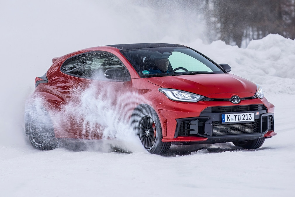 Mitsubishi Lancer Evo X vs. Toyota GR Yaris