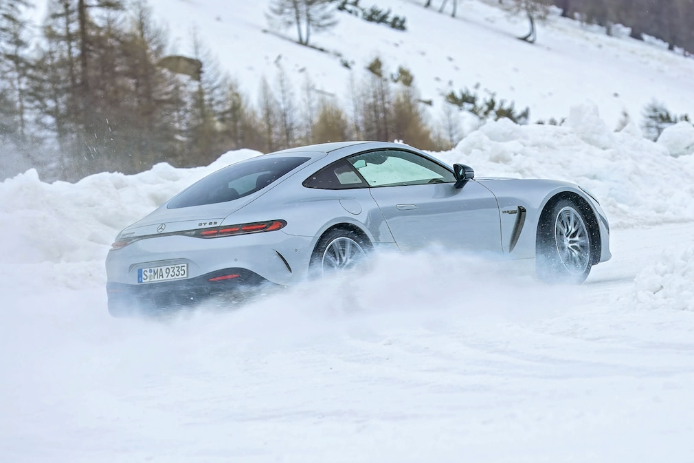 Porsche 911 Carrera 4 GTS vs. Mercedes-AMG GT 63 4Matic+