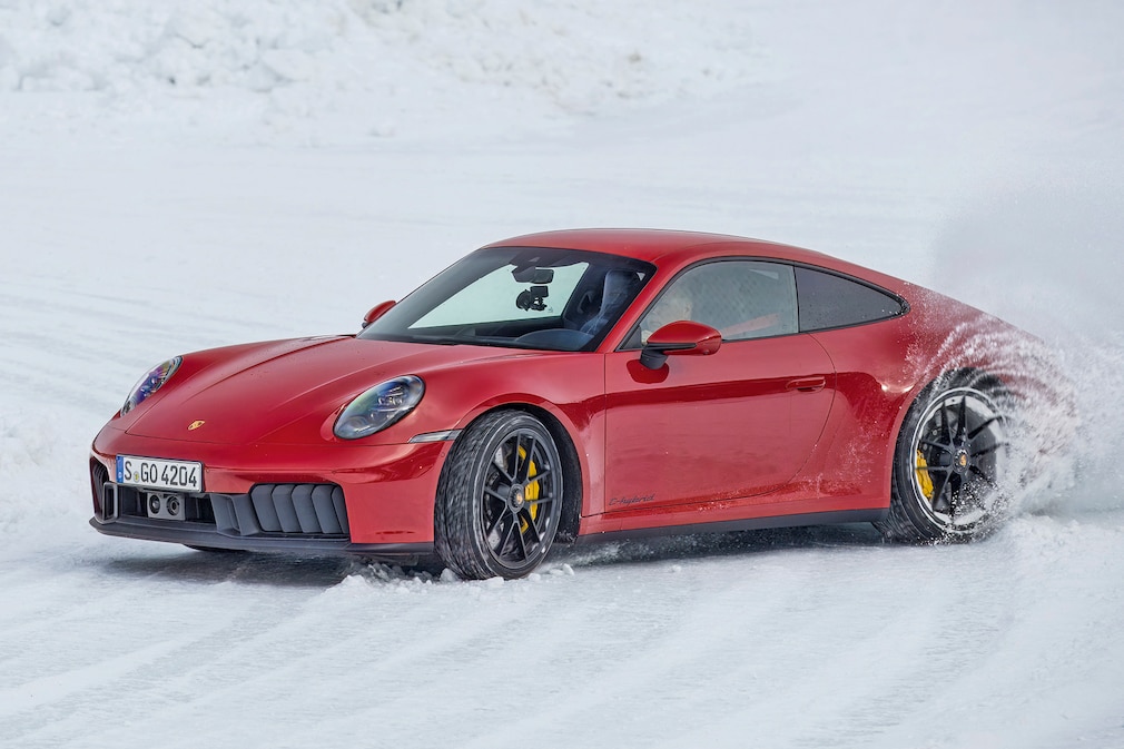 Porsche 911 Carrera 4 GTS vs. Mercedes-AMG GT 63 4Matic+