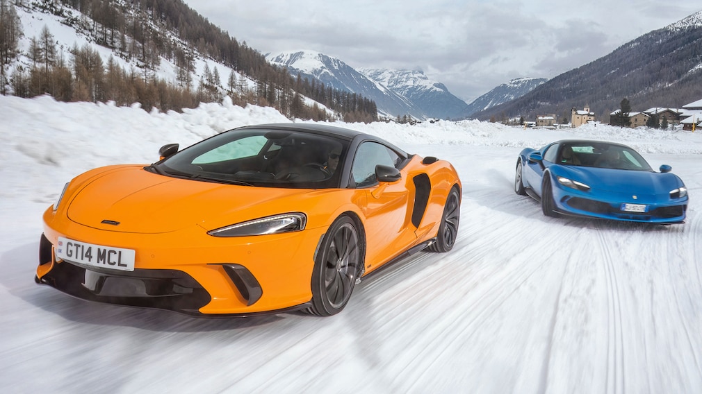 McLaren GTS vs. Ferrari 296 GTS: Vergleichstest im Schnee