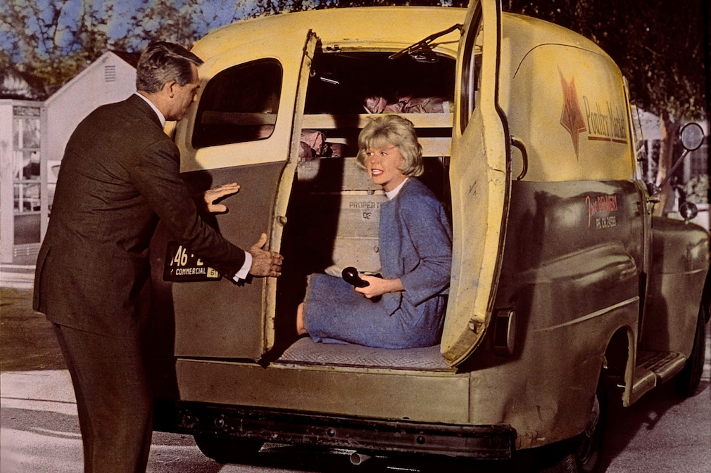 Filmszene: Cary Grant, Doris Day und ein Lieferwagen Ford F1 Panelvan
