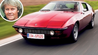 Bitter CD fahrend schräg von vorn, dazu ein Portraitfoto von Howard Carpendale