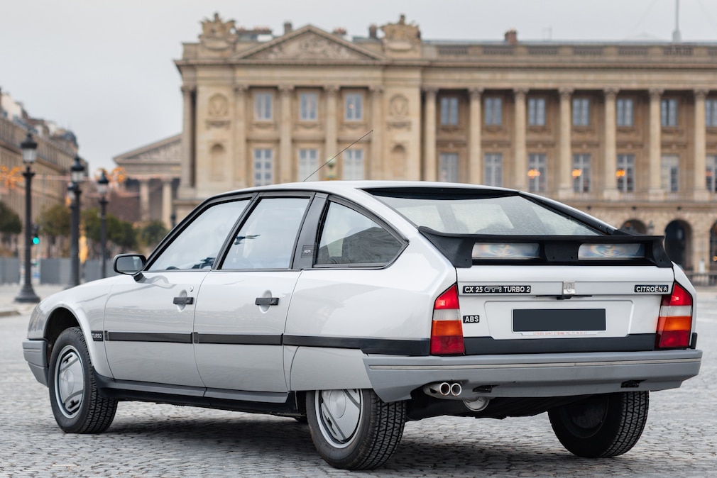 Citroën CX 25 GTI Turbo 2 stehend schräg von hinten