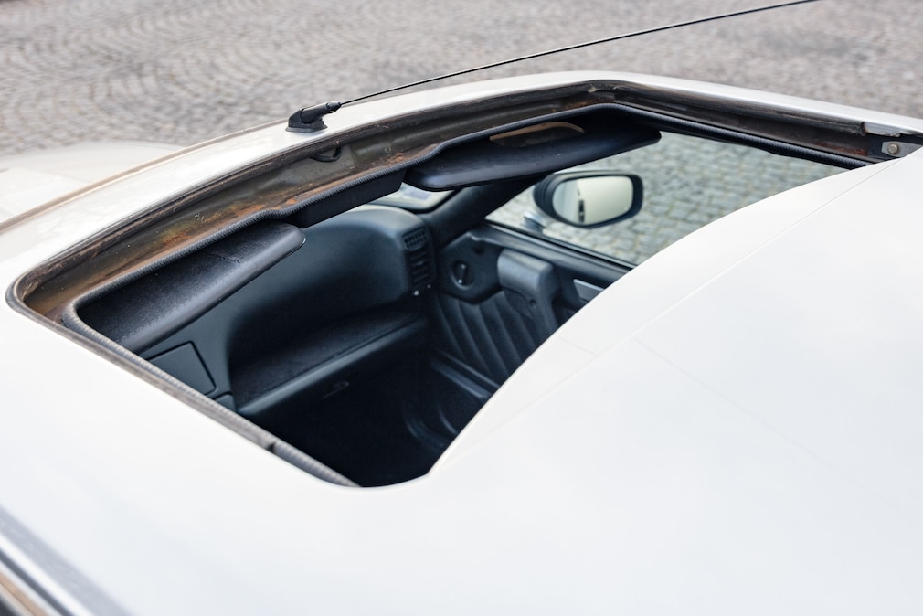 Offenes Schiebedach des Citroën CX 25 GTI Turbo 2 von oben