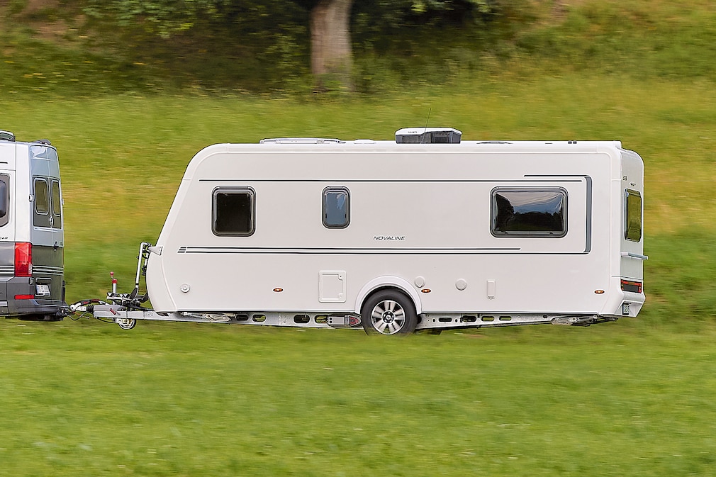 Caravan-Vergleichstest: Eriba Feeling 442 gegen Novaline 495