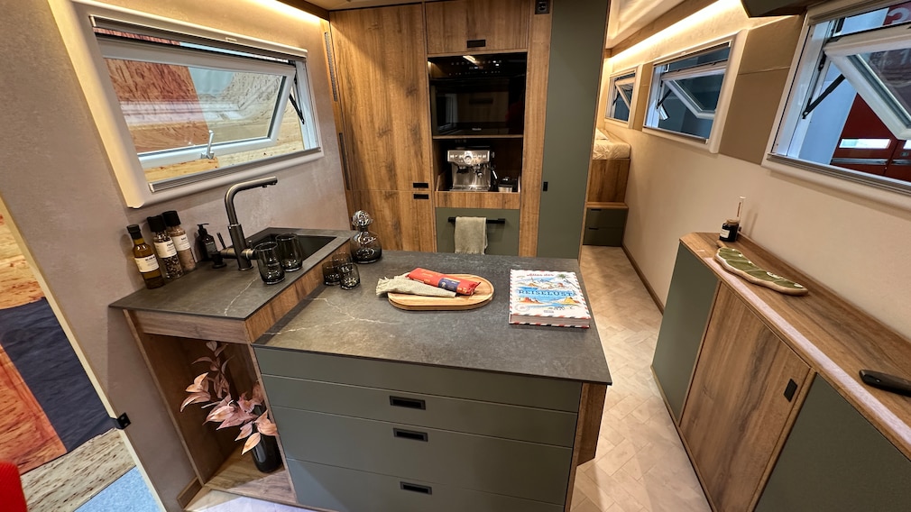 RB Expedition 6x6