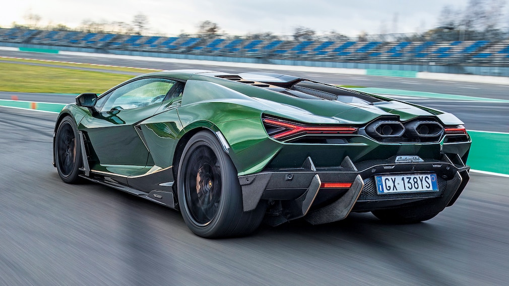 Lamborghini Revuelto