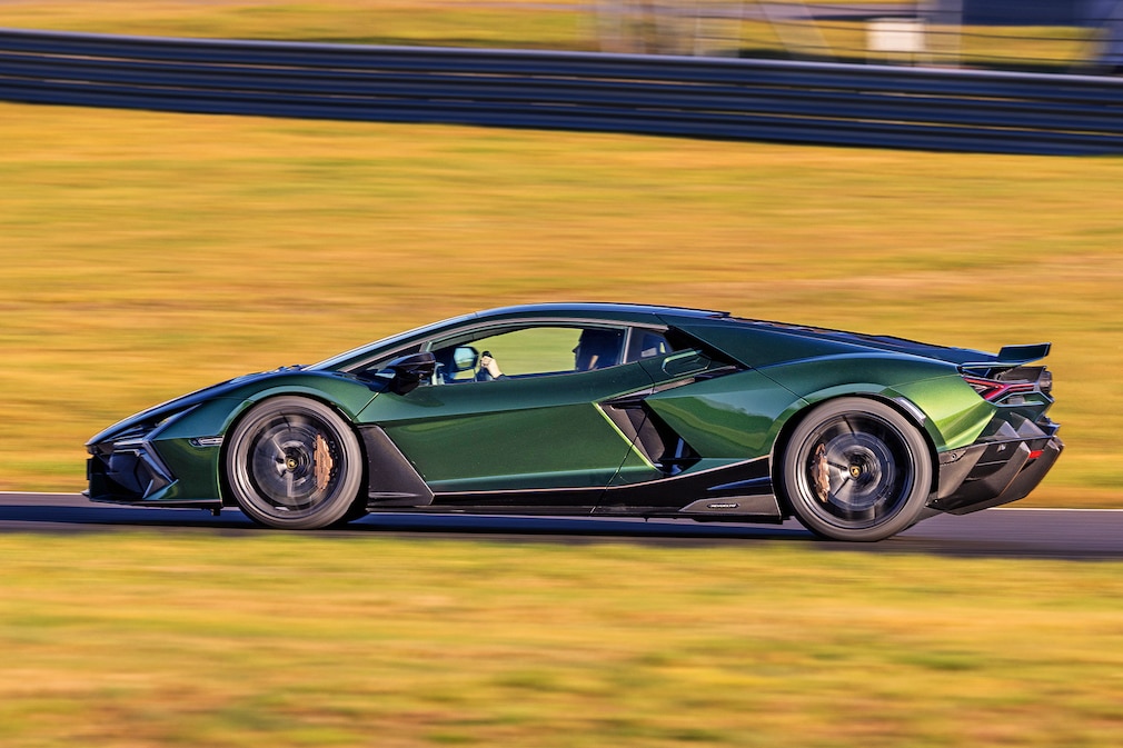 Lamborghini Revuelto