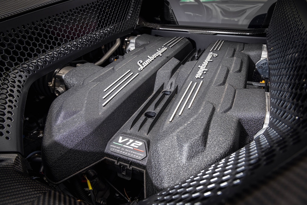 Lamborghini Revuelto