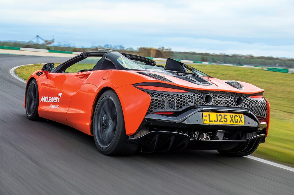 McLaren Artura Spider