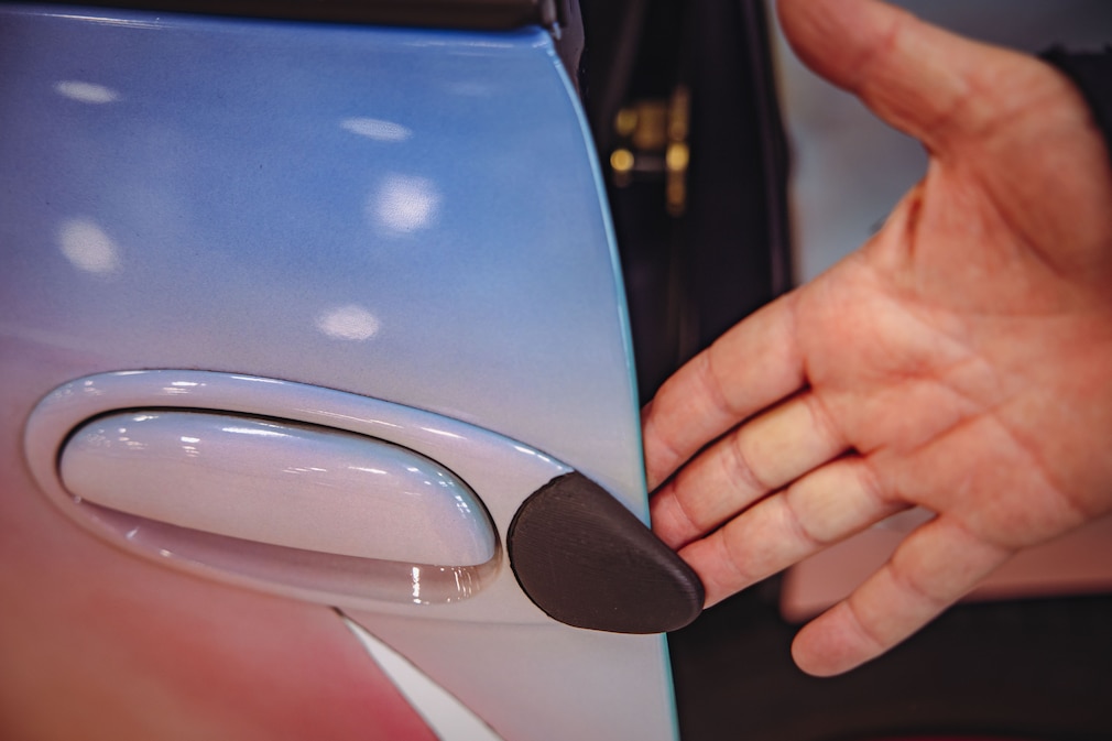 Türgriff mit schwarzem Gummi-Stoßelement beim Fiat Multipla