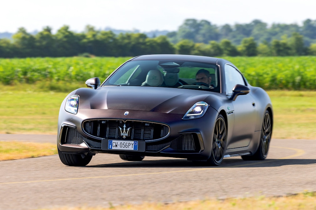 Mercedes-AMG GT 63 4Matic+ vs. Maserati GranTurismo Trofeo: Test