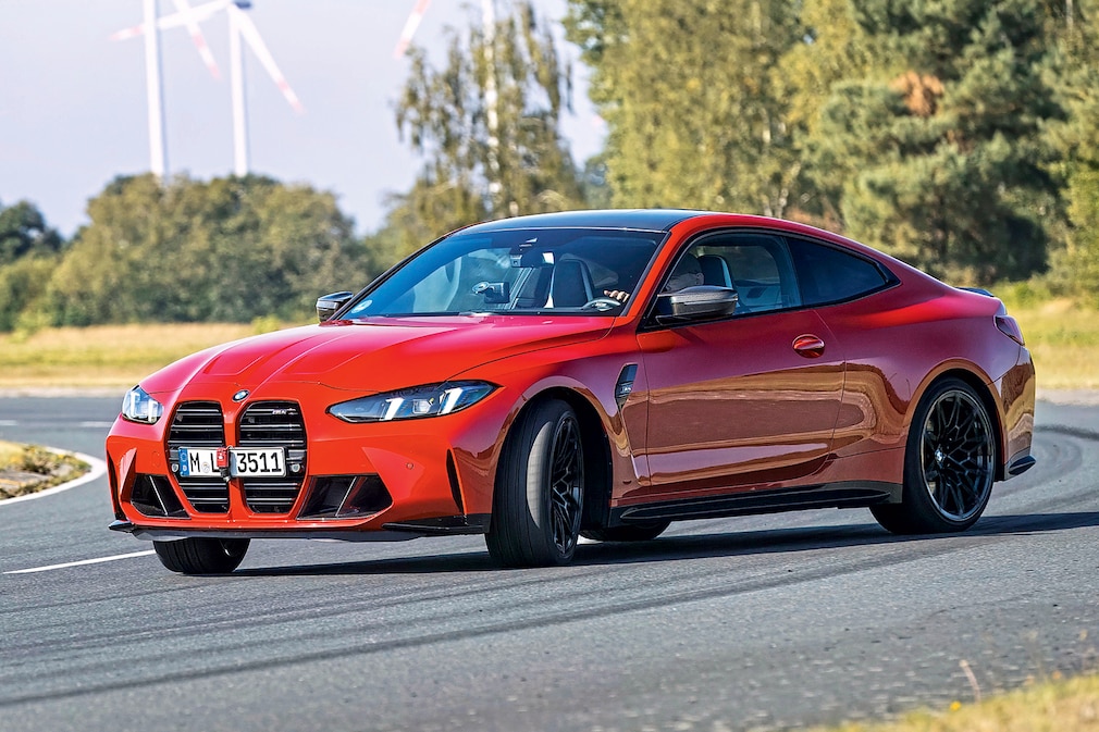 Ford Mustang Dark Horse vs. BMW M4 Coupé