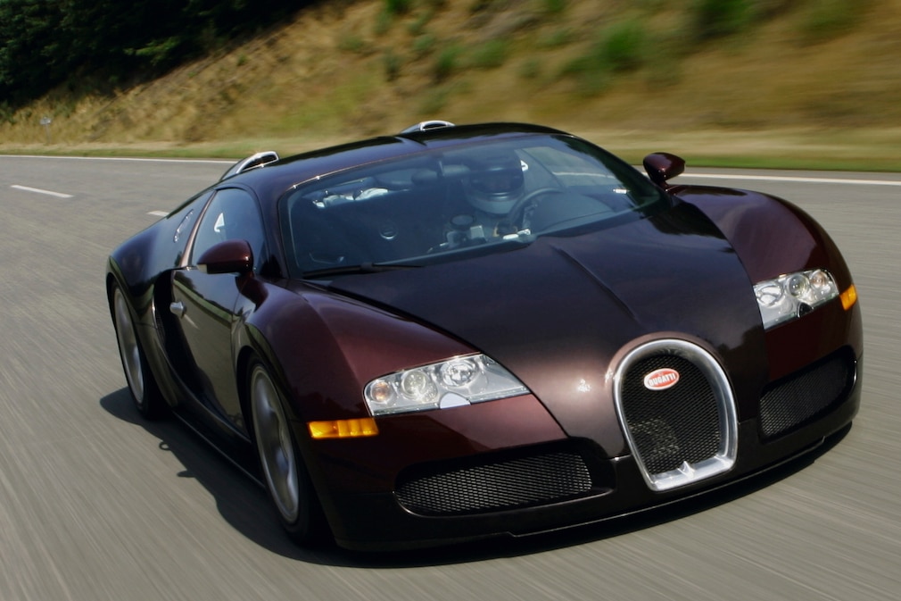 Bugatti Veyron fahrend von vorn