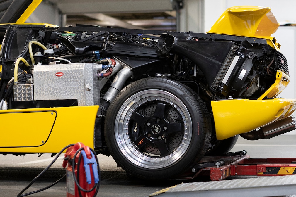 Lambiorghini Diablo Prototyp ohne Verkleidung, Mittelmotor von der Seite zu sehen