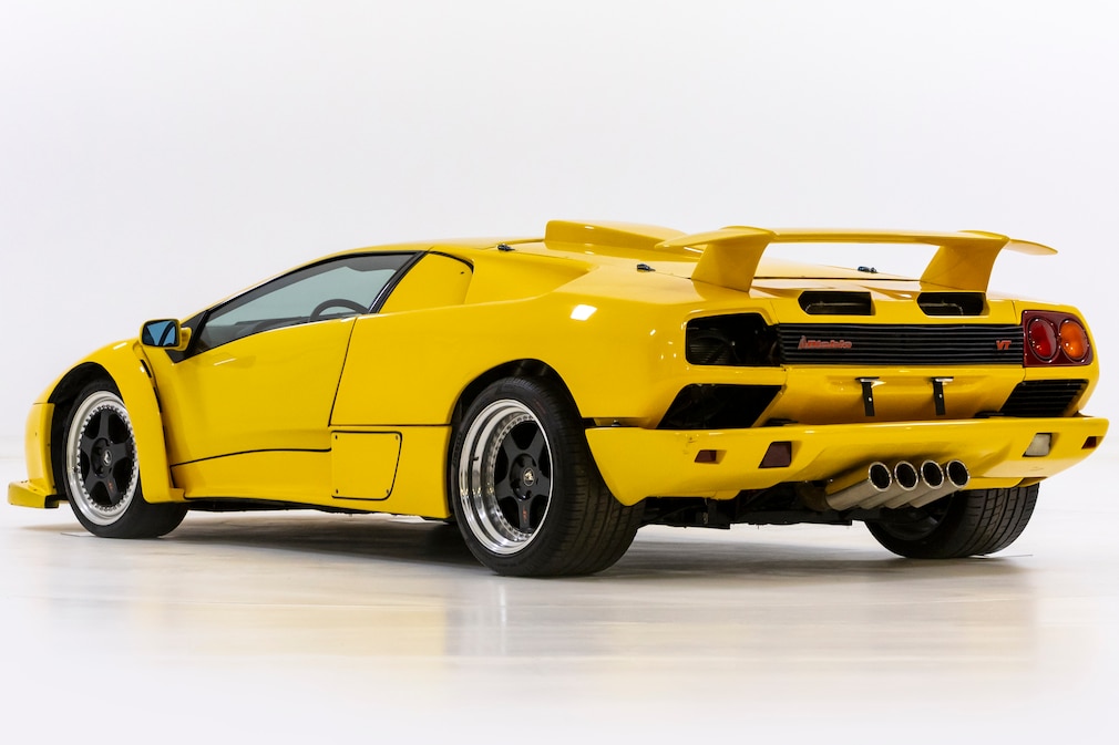 Lambiorghini Diablo Prototyp stehend von schräg hinten