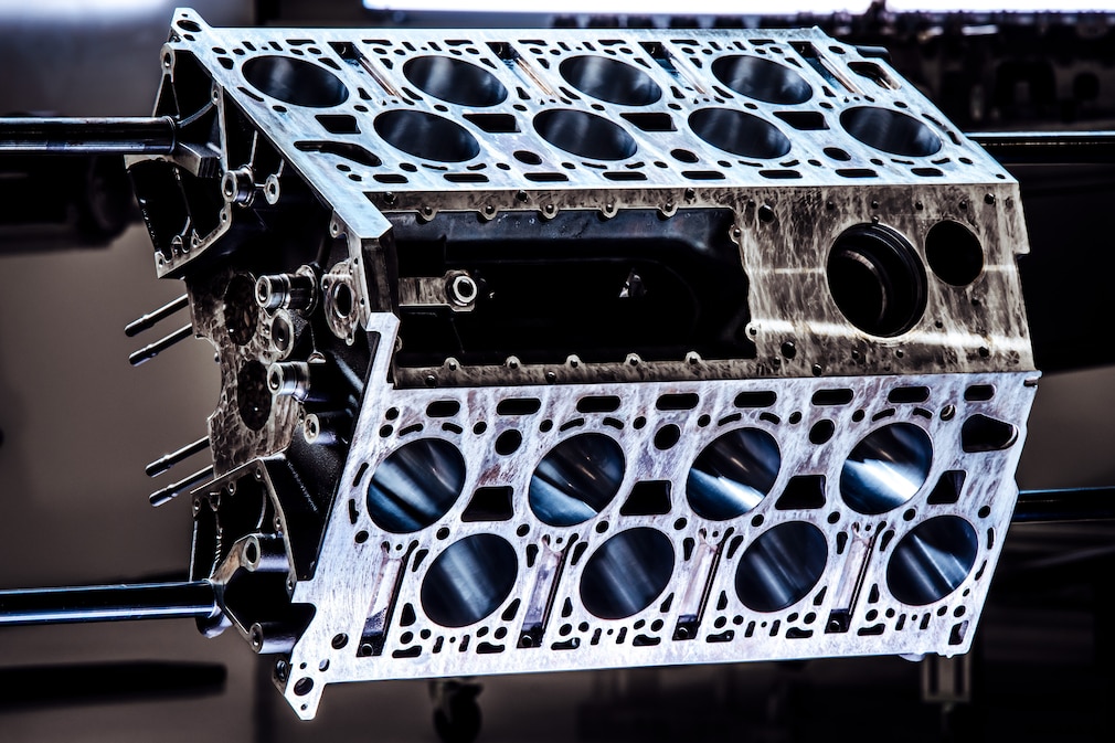 Motorblock des Bugatti Veyron, demontiert