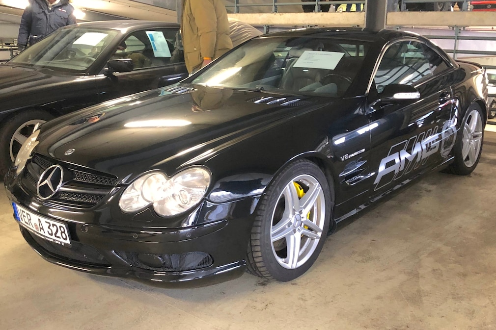 Mercedes SL 55 AMG (R 230) stehend von schräg vorn