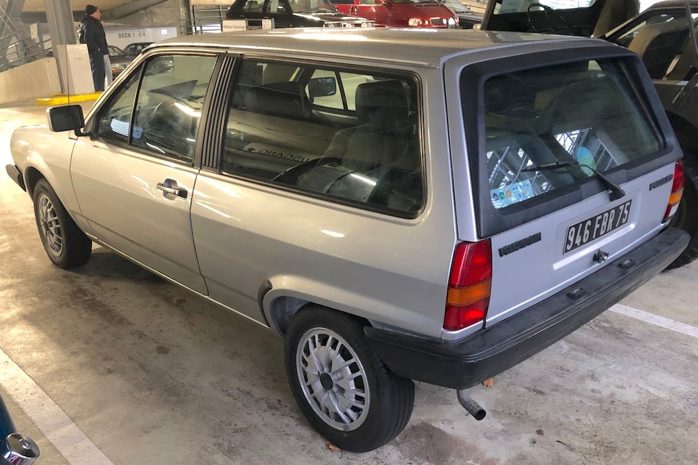 VW Polo SP 86C stehend schräg von vorn