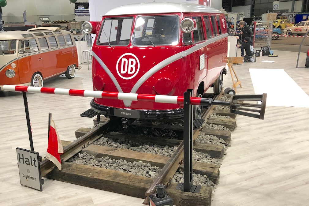 VW T1 Bahnamtdraisine stehend schräg von vorn