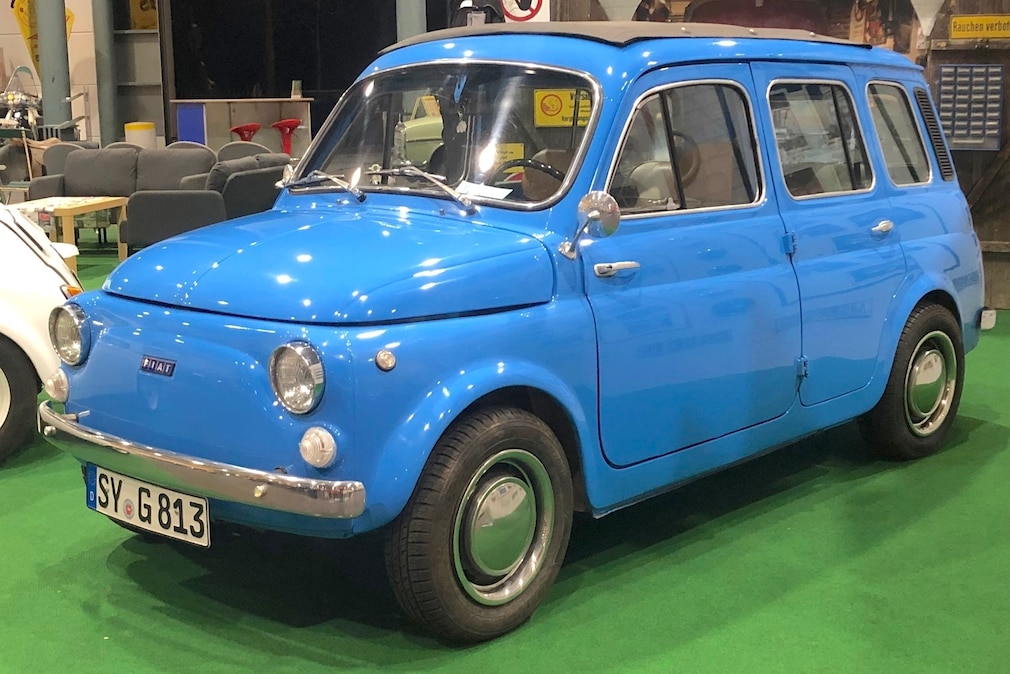 Fiat 500 Giardiniera Fünftürer stehend schräg von vorn