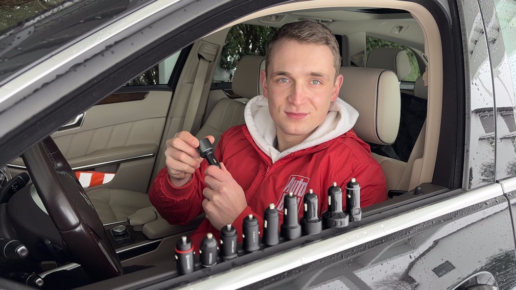 Aufmacherbild, alle 10-USB-Ladegeräte auf Amaturenbrett