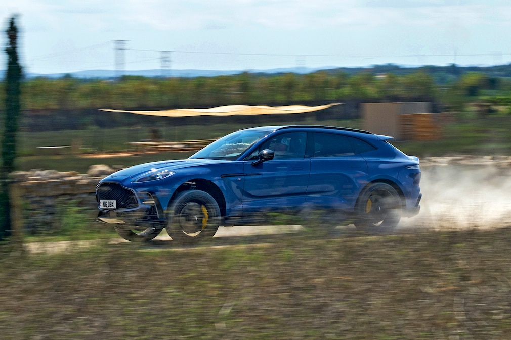 Aston Martin DBX S