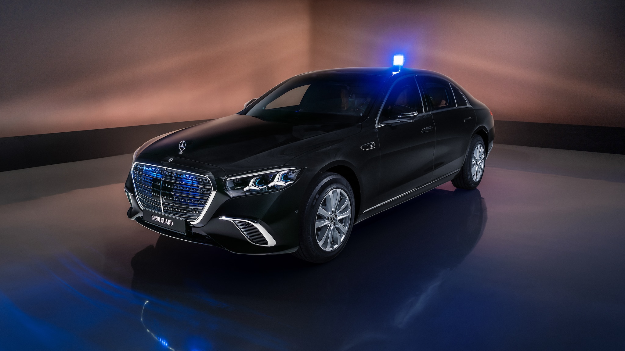 Kugelsicher-mit-V12-unterwegs