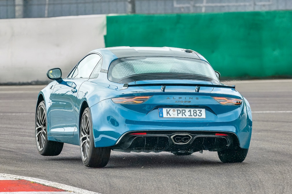 Alpine A110 GTS vs. Lotus Emira Turbo SE