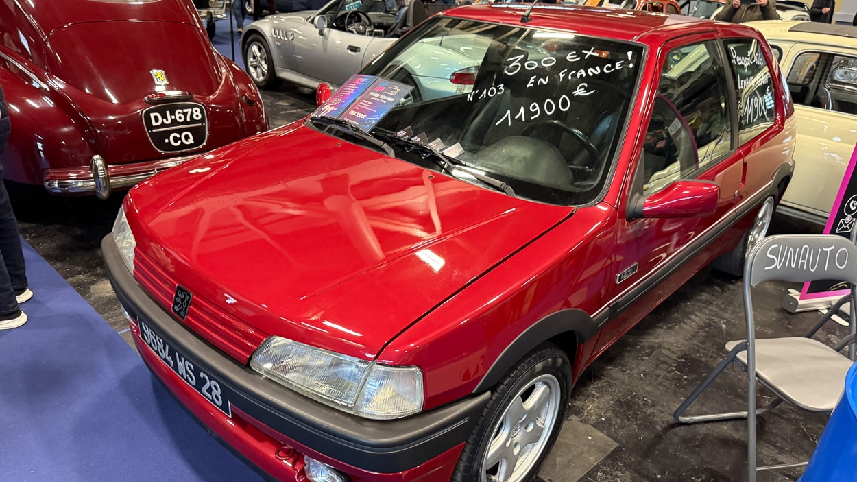 Seltene-Ikonen-und-schr-ge-Studien-auf-Pariser-Oldtimershow