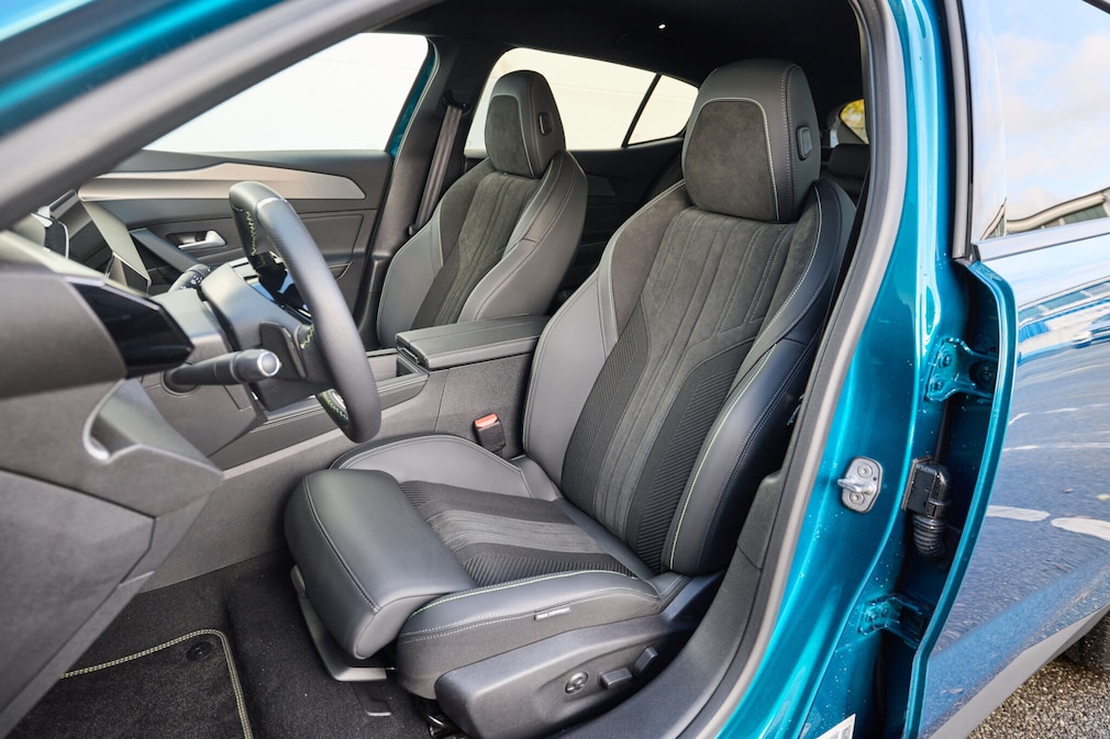 Peugeot E-408
