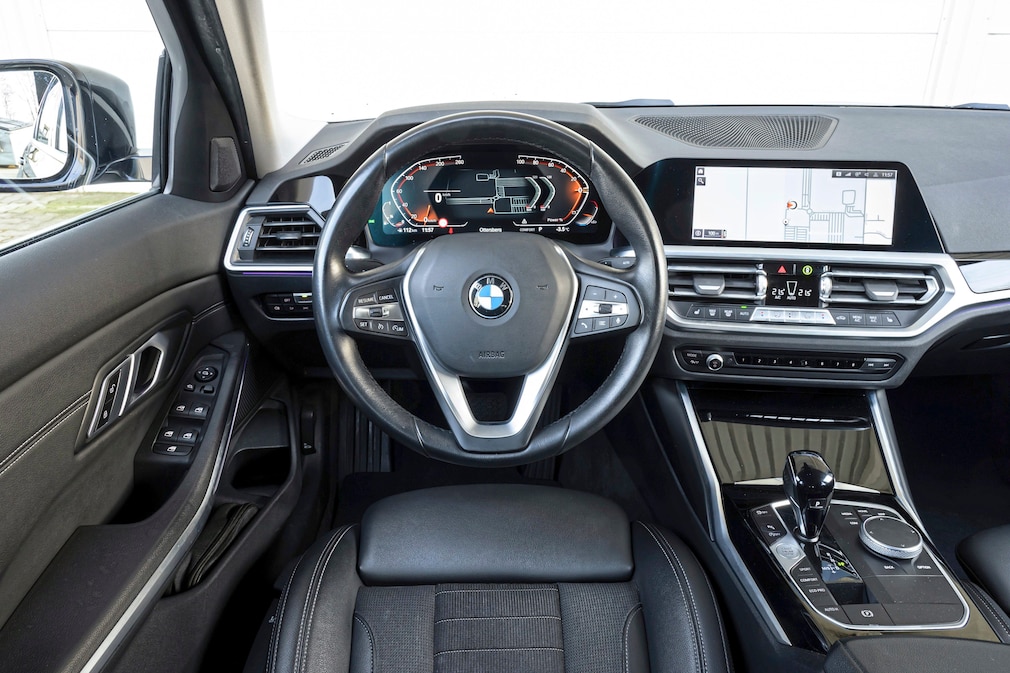 BMW 318i Sport Line