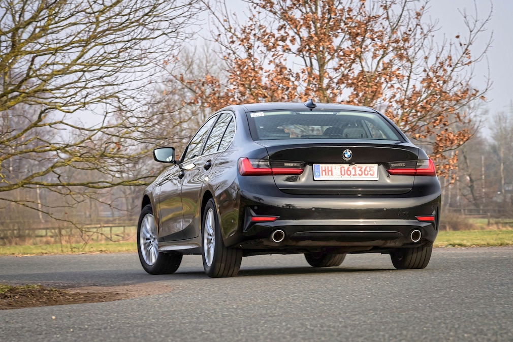 BMW 318i Sport Line